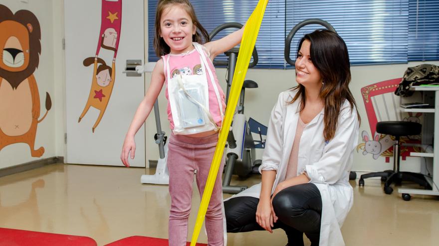 Niña en el médico