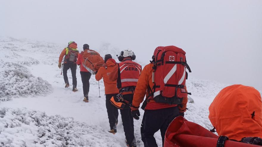 Miembros del GERA durante un rescate