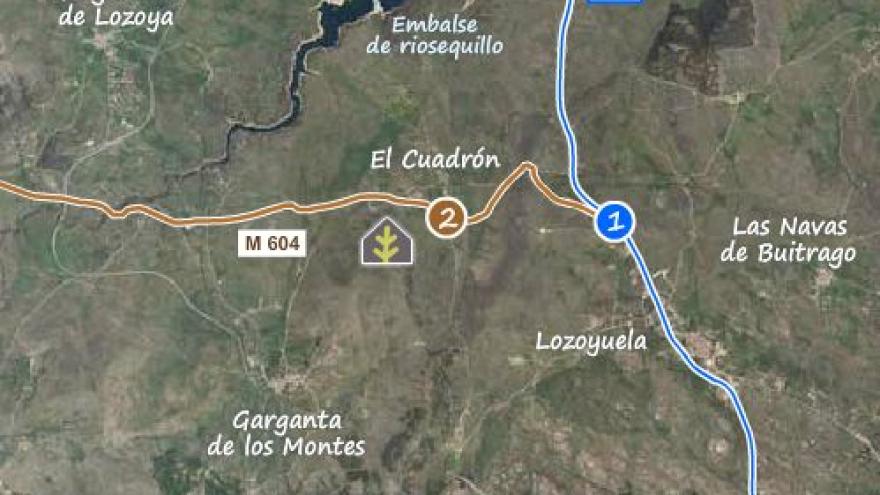 Foto aérea con las carreteras de acceso señaladas e icono de localización