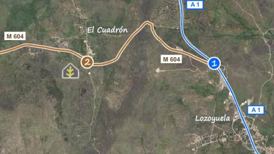 Foto aérea de entorno inmediato de centro con carreteras de acceso y logo de localización