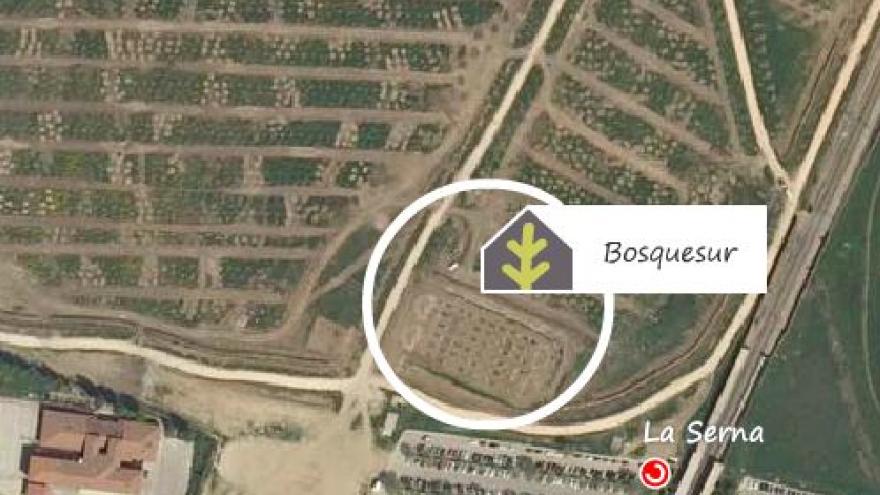 Foto aérea ampliada con círculo de ubicación del centro y etiqueta con nombre