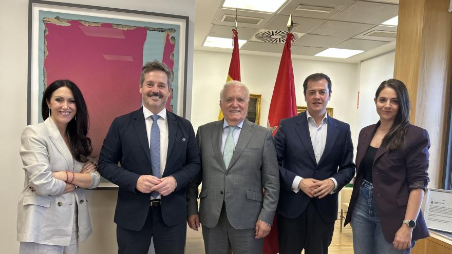 La Comunidad de Madrid incorpora una veintena de hoteles a Hispanidad 2025 con actividades gastronómicas y culturales gratuitas El consejero de Paco Serrano