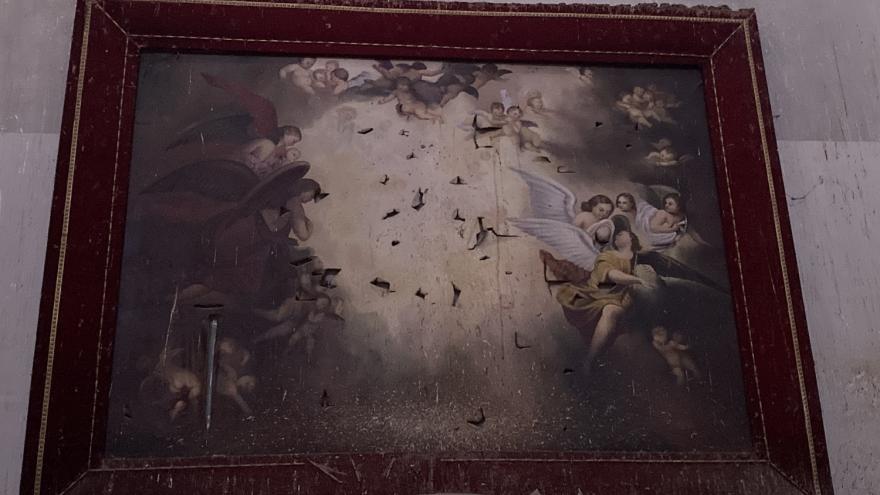 Lienzo Rompimiento de gloria en su ubicación original antes de ser restaurado