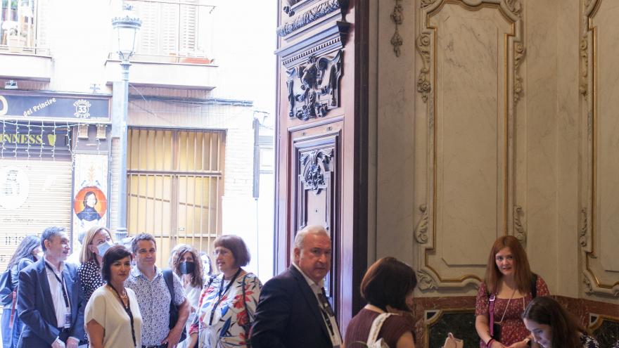 Acreditación de asistentes, entrada desde el patio del Palacio