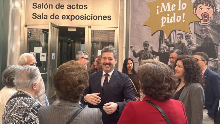 La Comunidad propone revivir la niñez y los juegos del siglo XX en la exposición ¡Me lo pido! Juguetes en el Madrid de nuestra infancia  El consejero de Paco Serrano