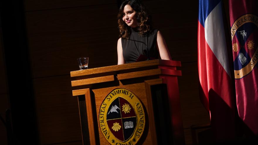 la presidenta Isabel Díaz Ayuso en la Universidad de los Andes