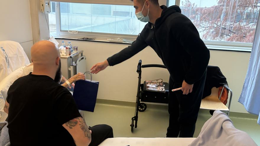 Personas en una habitación de hospital