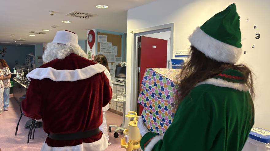 Papá noel y su ayudante