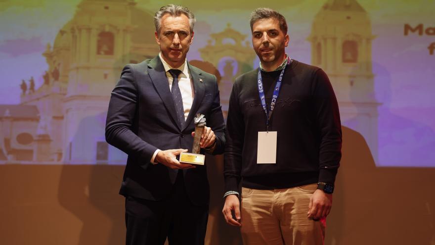 Novillo, distinguido por su apoyo a los agentes de Policía Nacional destinados en la Comunidad de Madrid El consejero Novillo