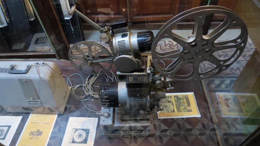 Imagen de exhibición y montaje en Gabinete de Física y Química