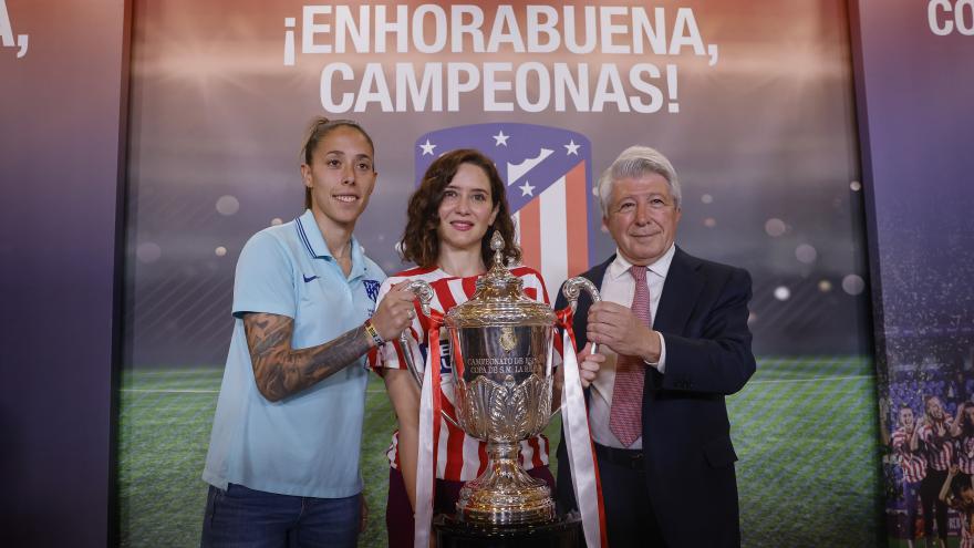 La presidenta con la copa