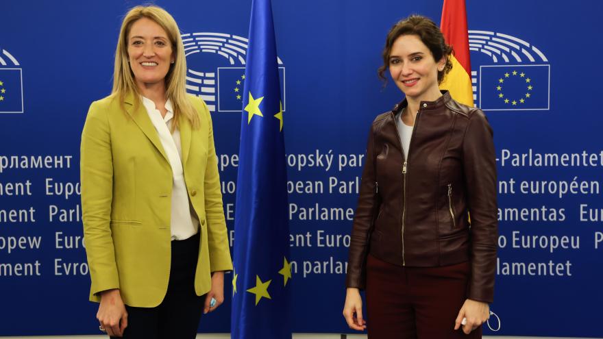Díaz Ayuso con la presidenta del Parlamento Europeo, Roberta Metsola
