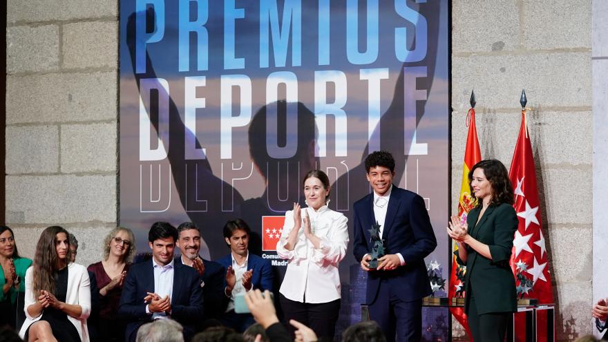 La presidenta con los premiados