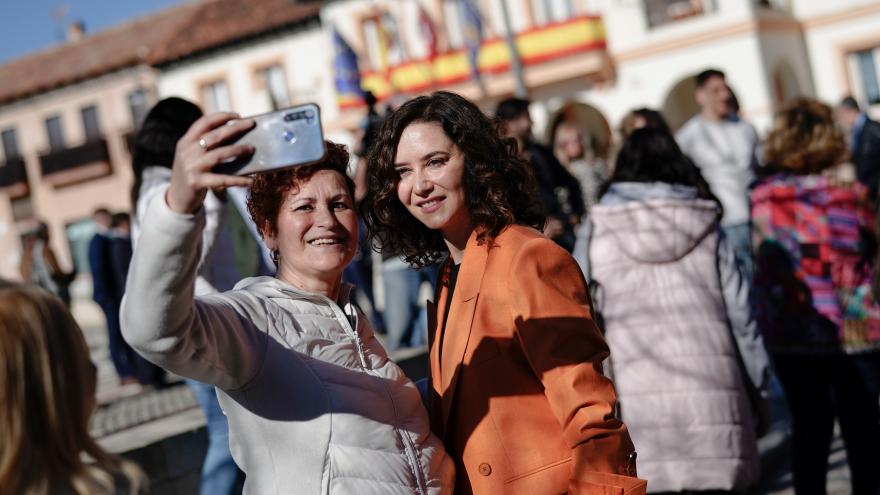 Díaz Ayuso expone las inversiones en Griñón con 6 millones en atención social a mayores y un 15% más para obras públicas La presidenta en su visita a Griñón, donde se celebró el Consejo de Gobierno