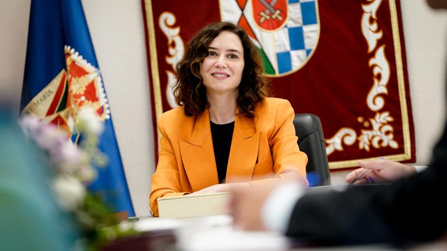 Díaz Ayuso expone las inversiones en Griñón con 6 millones en atención social a mayores y un 15% más para obras públicas La presidenta en su visita a Griñón, donde se celebró el Consejo de Gobierno