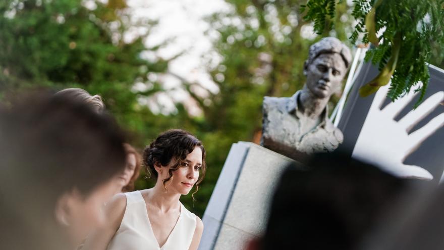 La presidenta durante el homenaje en los jardines