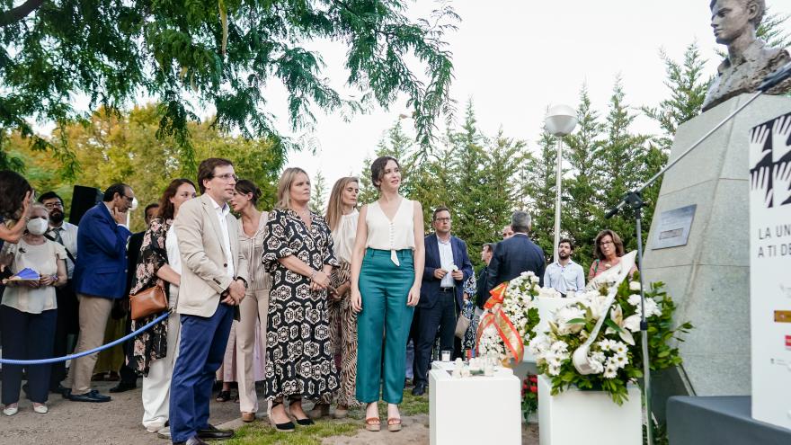 La presidenta durante el homenaje en los jardines