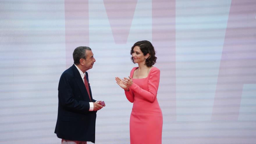 La presidenta entrega las condecoraciones
