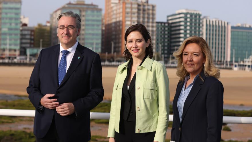 La presidenta durante su visita a Gijón