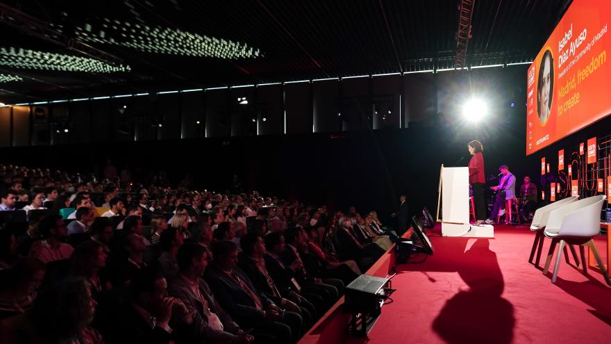 La presidenta en el escenario durante su intervención