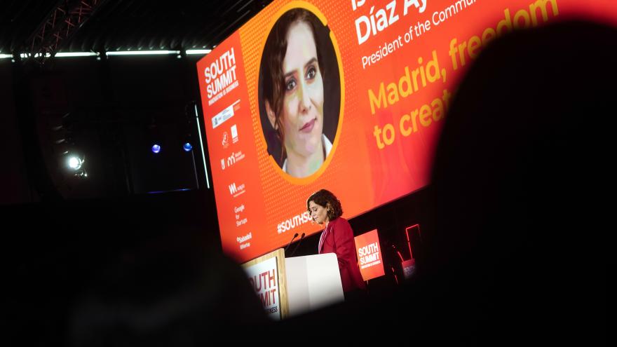 La presidenta en el escenario durante su intervención