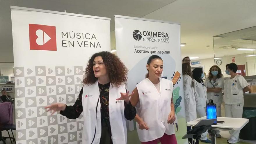 Jazz Sisters actuando en Hospital Severo Ochoa para pacientes oncológicos en Navidad 2024