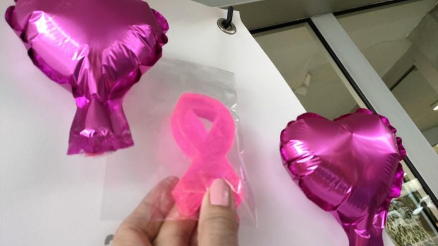 el rosa es más que un color en el día mundial del cáncer de mama