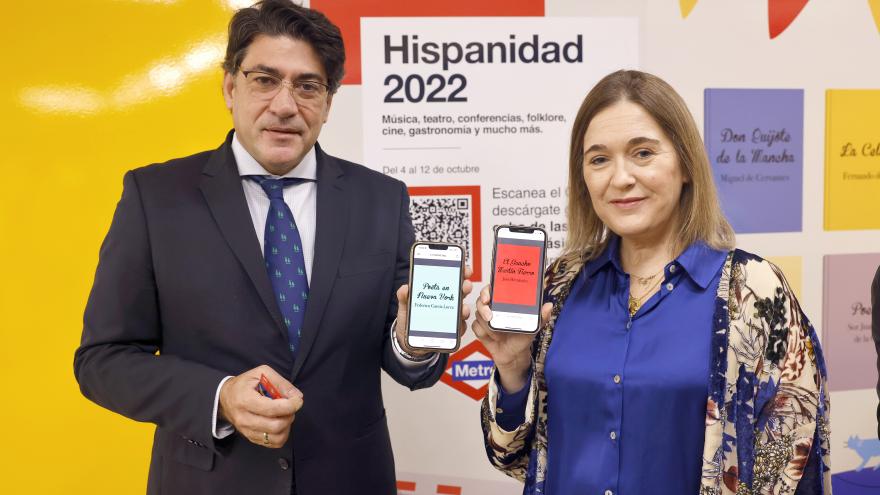 Los consejeros en la presentación de la descarga de libros