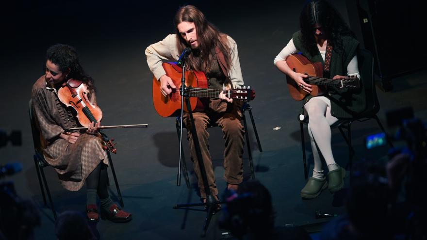 Los artistas durante la presentación de FIVE