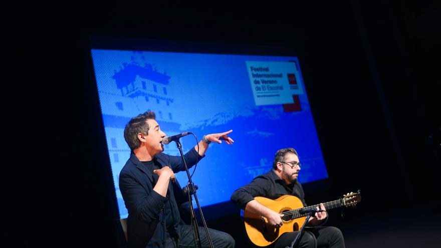 Juan Valderrama durante su interpretación en la presentación
