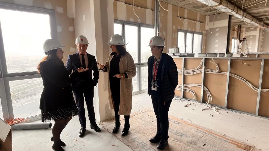 La consejera durante su visita a la obra