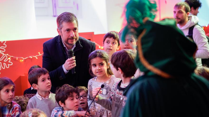 El consejero con los niños