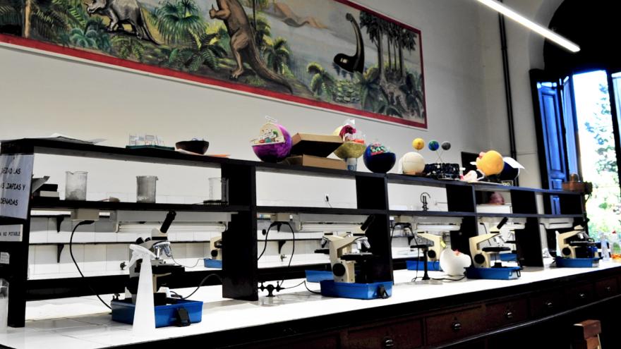 Otra imagen del Laboratorio de Ciencias Naturales