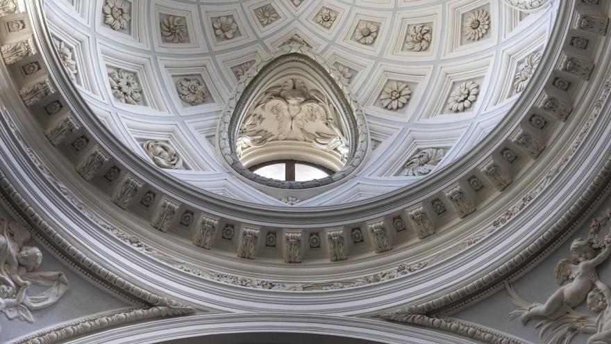 Detalle de la cúpula del Palacio del infante don Luis. Fotografía Miguel Ángel Camón detalle ventana de una cúpula decorada