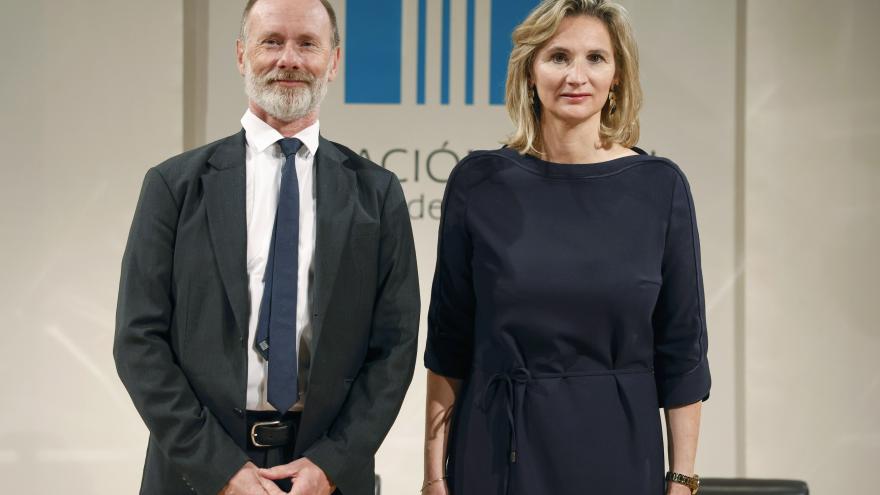 La consejera junto al embajador danés
