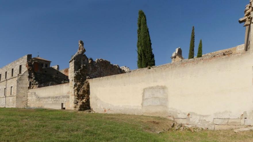 Estado previo del muro del refectorio imagen de muro exterior de cemento
