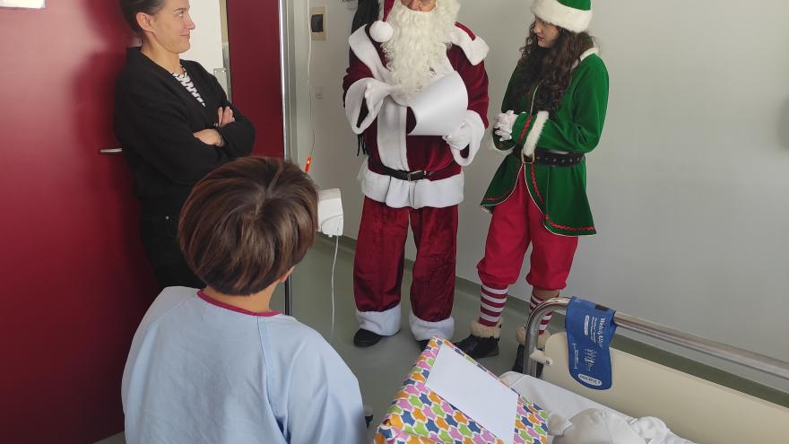 Papá Noel visita un hospital