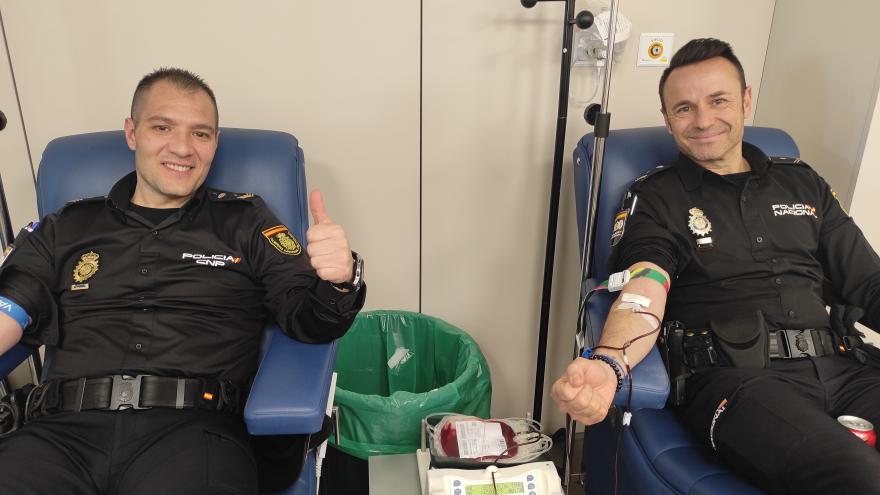 Policía dona sangre