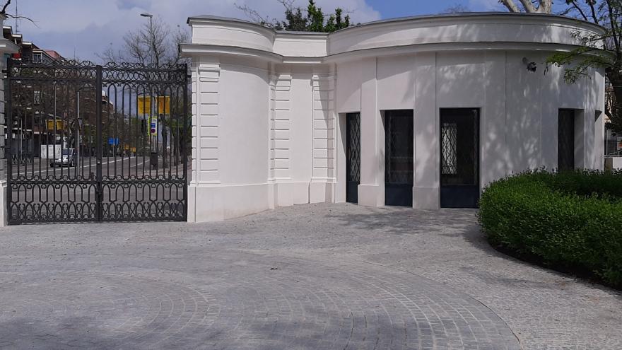 puerta real acceso jardines