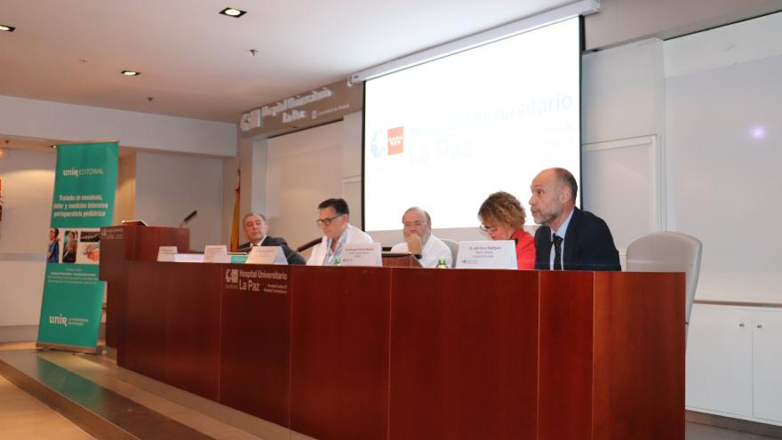 Los doctores Sanabria y Reinoso presentan su libro en el Hospital La Paz