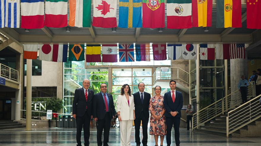 La presidenta Isabel Díaz Ayuso en la Universidad de Chile