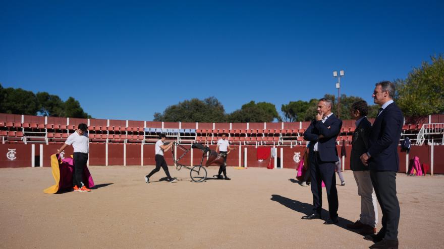 La Comunidad de Madrid modernizará la Venta del Batán de la Casa de Campo para preservar el patrimonio cultural taurino El consejero Novillo