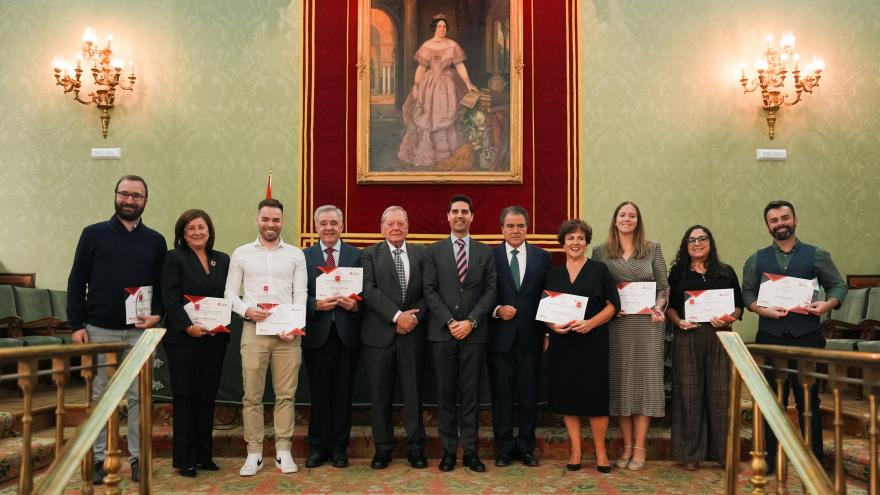La Comunidad de Madrid reconoce la labor de los divulgadores de la investigación con los Premios de Ciencia en Español El consejero de Educación, Ciencia y Universidades