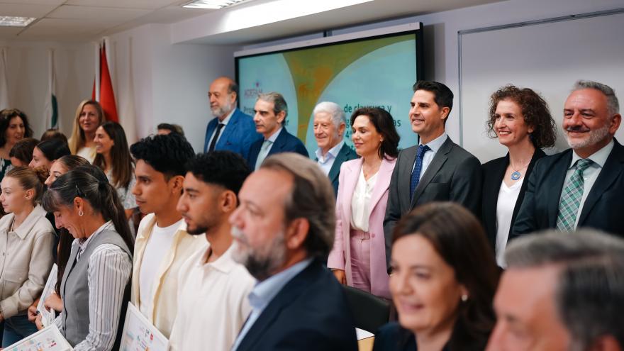 La Comunidad de Madrid promueve el emprendimiento de los alumnos con el Programa Empresa Familiar en las Aulas El consejero de Educación, Ciencia y Universidades