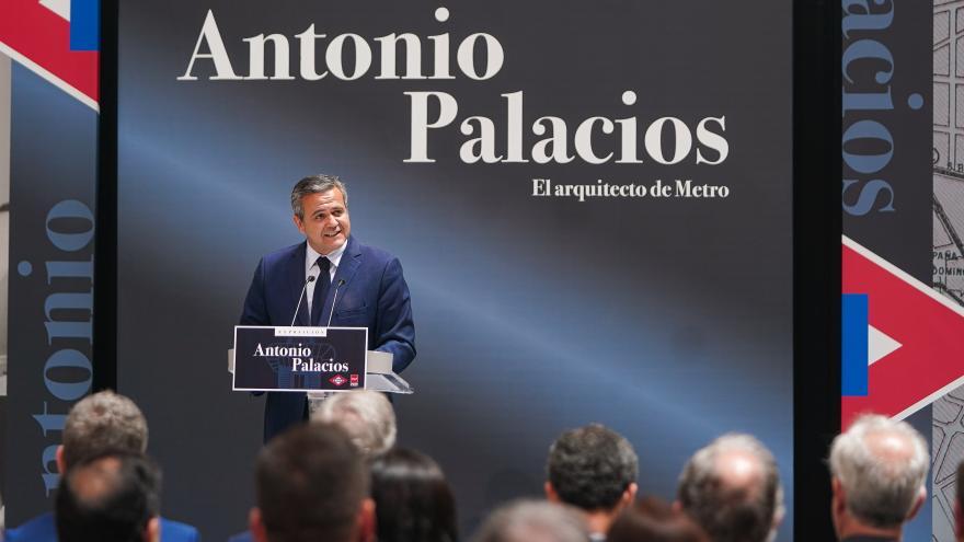 El consejero en su visita a la exposición