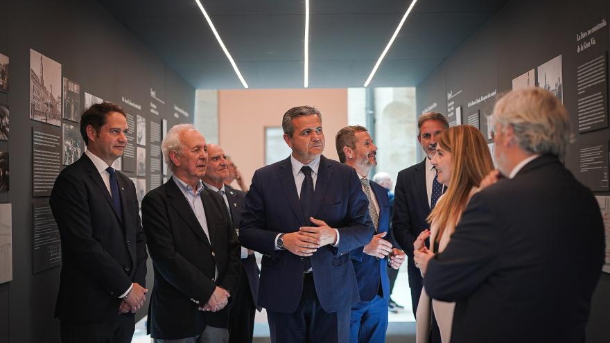 El consejero en su visita a la exposición