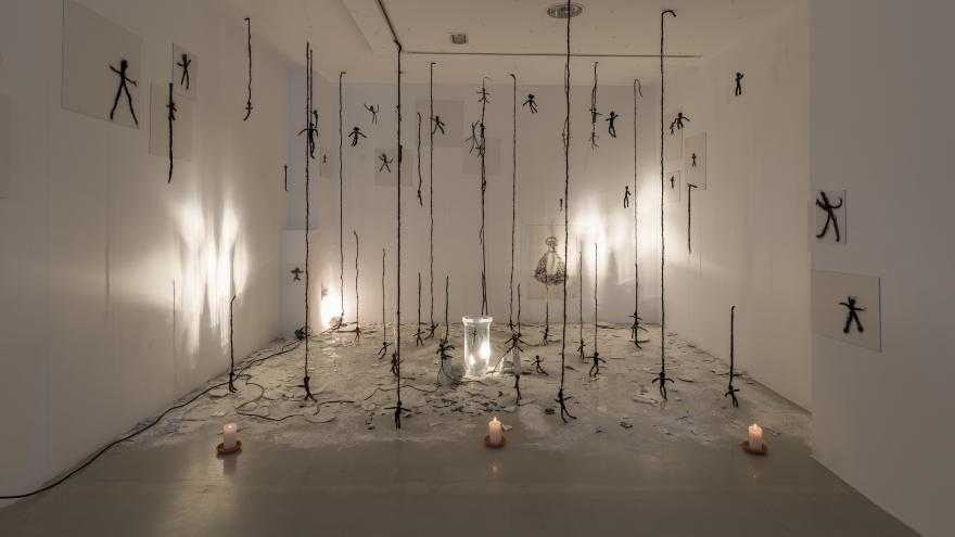La exposición se puede visitar gratuitamente en la Sala de Arte Joven de la capital