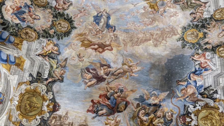 Imagen en detalle frescos decorados capilla