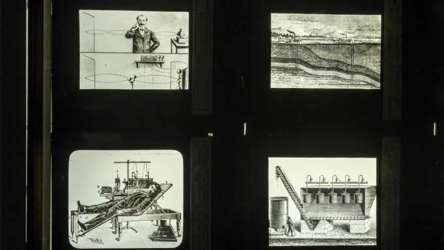 Detalle de algunas de las piezas de la colección científica del Instituto de Enseñanza Secundaria San Isidro