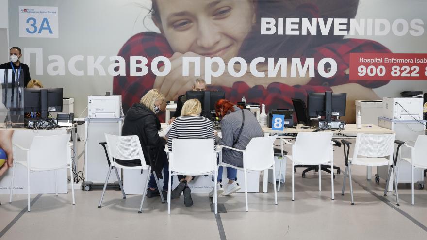 Algunos de los refugiados dentro del centro